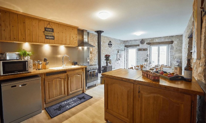 Aiglepierre Haus | Gite Abricosy du Jura: Holiday home for 6 people between Arbois and Salins les B