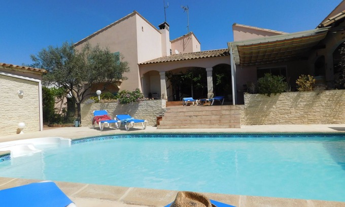 Villetelle Bed & Breakfast | Ferienhaus La Provence aux Bougainvillées de Camargue, beheizter Pool, 2 Schlafzimmer