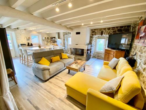Mazan-l'Abbaye Haus | GITE DE GROUPE 160m2, 15p, salle de reception, jardin, terrasse