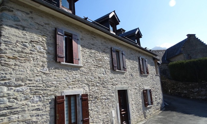 Esquieze-Sere Wohnung | Gite du Sardey (ground floor in renovated old house), quiet village 700m