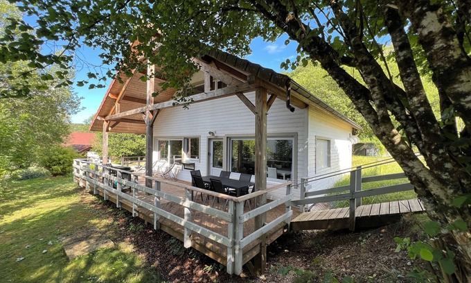Doucier Skihütte | Modernes, sehr geräumiges, hochwertiges Holzhaus 6 bis 9 Personen