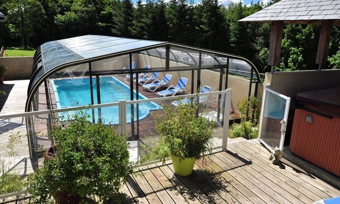 Plogonnec Haus | Gîte in Lopéau 4/6 people with swimming pool/spa, near the sea, tourist activities
