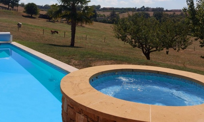 Chasselay Hütte | Gîte near LYON with outdoor swimming pool and indoor Jacuzzi, Sauna