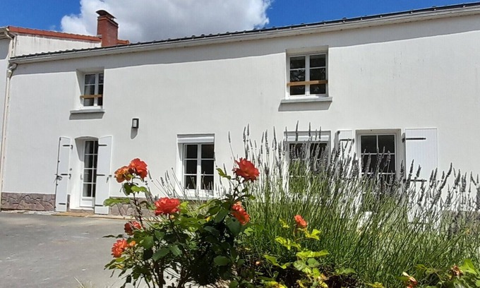 Le Poire-sur-Vie Haus | Gite O Pré'Vert, group gite in Le Poiré Sur Vie, Vendée. Accu-capable cottage