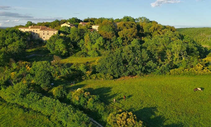Issirac Hütte | Ferienhaus, Belegung 4/6, in der Nähe von Weinbergen, für Ruhe und Entspannung, Issirac