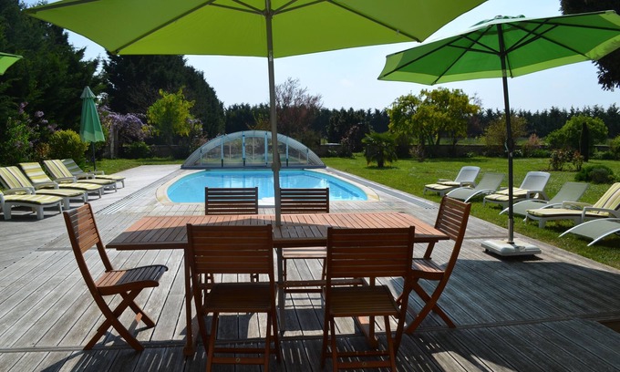 Prisse-la-Charriere Hütte | Ferienhaus mit überdachtem und beheiztem Pool (3 Sterne)