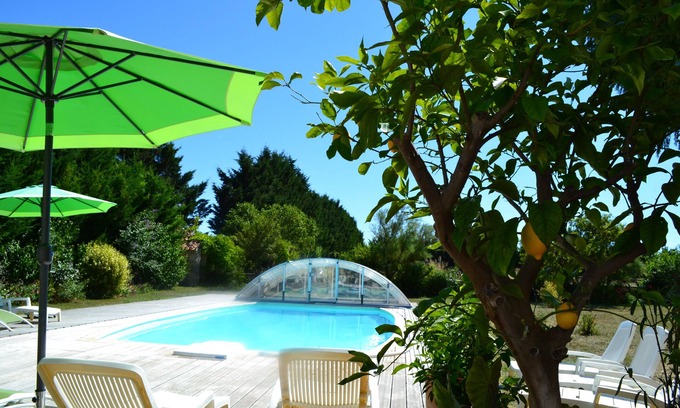 Prisse-la-Charriere Hütte | Ferienhaus mit überdachtem und beheiztem Pool (3 Sterne)