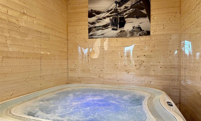 Yvre-l'Eveque Hütte | Gite Yvré-l'Évêque, 6 bedrooms, 15 persons