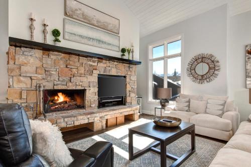 Park Meadows Haus | Glamorous Gallivan Loop