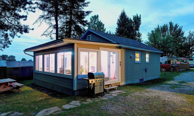 Saint-Michel-des-Saints Haus | Glamping chalet on campsite Boat Lac Naviguable