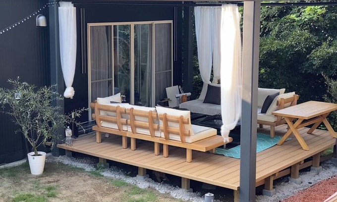 Futtsu Hütte | Glamping for private use of an entire building! Barbecue & watch a movie on the projector screen on the 16 square meter patio with a view of the Minato River! Accommodates up to 10 people!