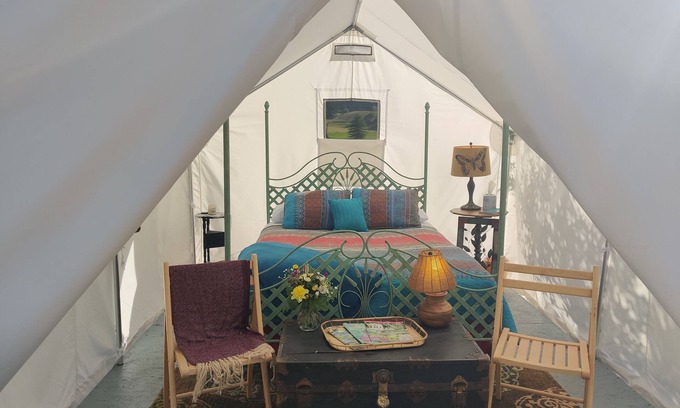 Glacier Country Kabine | Glamping in the Gypsy Bungalow by the river, 2 miles from Quinn's hot springs.