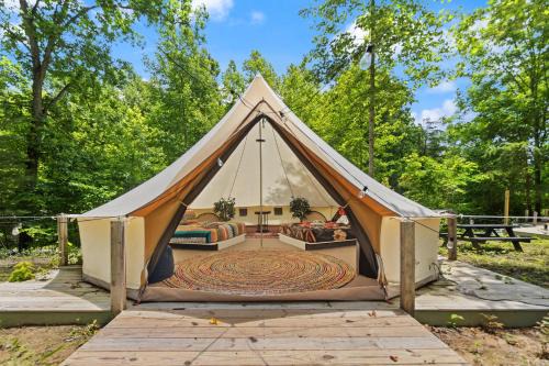 Stanton Sonstige | Glamping Yurt #2 in Red River Gorge with Wooded Views & Bath House