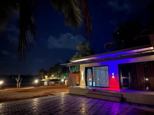 Tonse West Kabine | Glasswater by THE BACKWATER HOMESTAY
