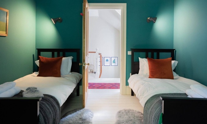 Stonehaven Haus | Glen Lodge and Abhainn Cottage, fully refurbished in 2018, offers a warm and spacious setting sleeping 6. Ideal for wild swims and outdoor adventures. Sleeping 6 with a wood fired hot tub.