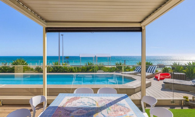 Glenelg North Haus | Glenelg Beach House With Private Beachfront Pool