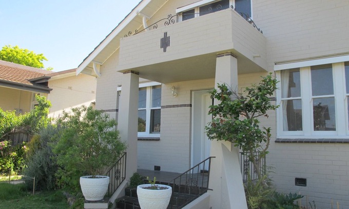 Moonee Ponds Haus | Glengrove @ Moonee Ponds, sleeps 6, big garden