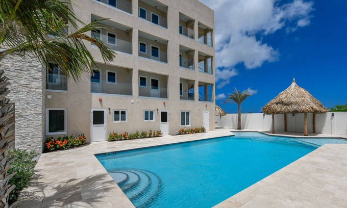 Ponton Wohnung | Gloednieuw Appartement met Zeezicht. Fantastisch Gelegen 5 min van the Beach