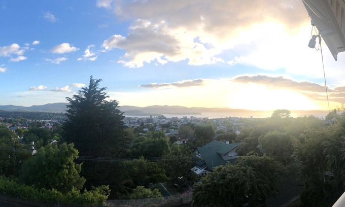 West Hobart Haus | Glorious Views - beautiful 1925 heritage house