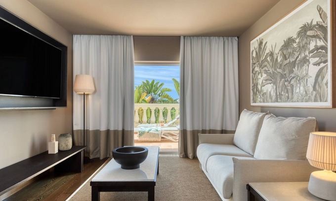 Vilamoura Villa | Glorious Vilamoura Apartment | Apartment Julius | 2 Bedroom Suite | Furnished Balcony | Shared Outdoor and Indoor swimming pool | Shared Fitness Centre and Sauna | Common Lounge and Garden | Praia Da Falésia, Apartado
