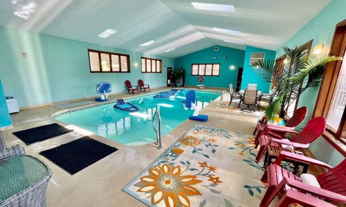 Kendall Haus | Gobles Estate w/indoor pool!