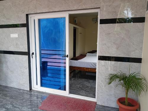 Hireguthi Haus | Gokarna Beach Nirmala Homestay - Bachelors Not Allowed