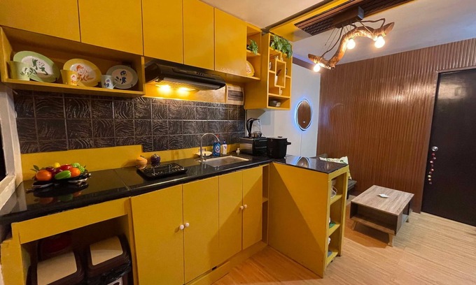 Cebu Eigentumswohnung | Golden Poppy 2-bedroom condo with WiFi, AC in amazing Cebu City
