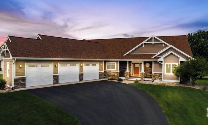 Acme Haus | Golfing, Equestrian Shows, Sunsets & Kid Friendly!