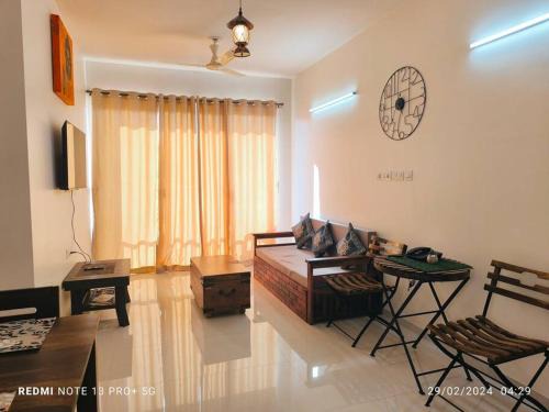 Chicalim Wohnung | Good Stay 2 BHK With Pool View Apartment 6km from Airport, -805