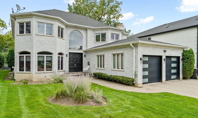 Skokie Haus | Gorgeous 15BD & 5.5BR House w/Ninja Gym - Skokie!