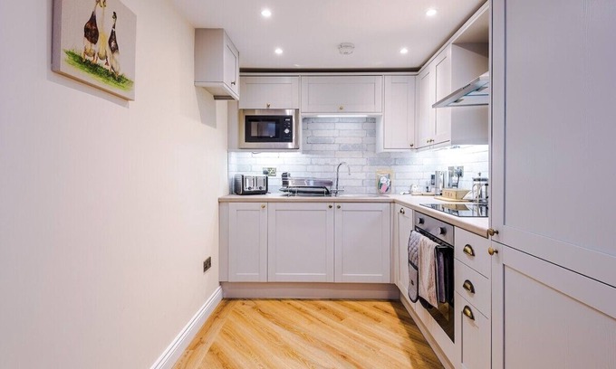 Tarporley Haus | Gorgeous 2-bed barn in Beeston, ideal for couples & friends, sleeps 4!