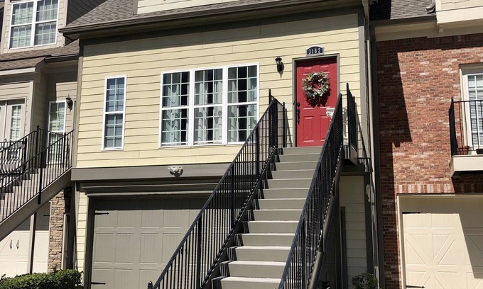 Greater Valley Brook Haus | Gorgeous 2 bedrooms and 2 1/2 bathrooms townhouse in North Decatur