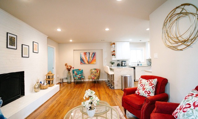 Oxon Hill Haus | Gorgeous 7BR/3BA Family Home in Maryland!