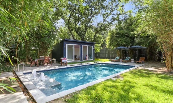 Mid-City Wohnung | Gorgeous backyard Pool, 2BD Midcity Retreat!