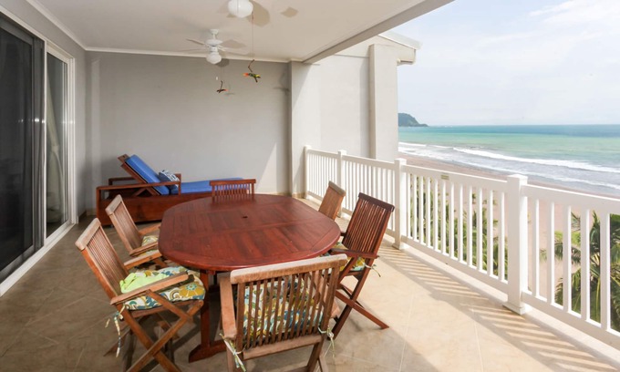 Barrio Los Villalobos Wohnung | Wunderschöne Strandwohnung mit Zugang zum Gemeinschaftspool und unglaublichem Meerblick!
