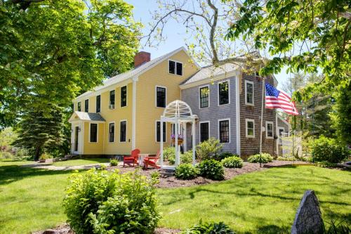 West Barnstable Haus | Gorgeous Cape Cod Mansion With Spa Near Beach