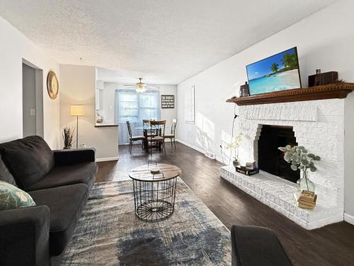 Clive Haus | Gorgeous Clive Charmer, Near Shops, Trails & More!