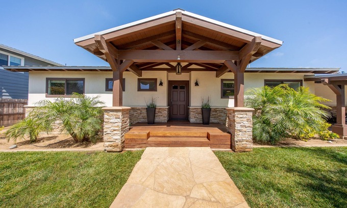 Leucadia Haus | Gorgeous Detached Custom Craftsman Home - Walk to Beach!