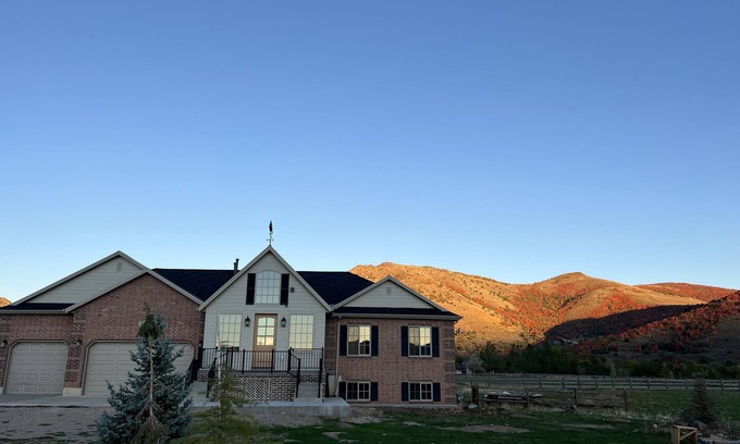 Huntsville Sonstige | Gorgeous French Farmhouse/Ranchette/Ski Chalet in Idyllic Huntsville/Eden Valley