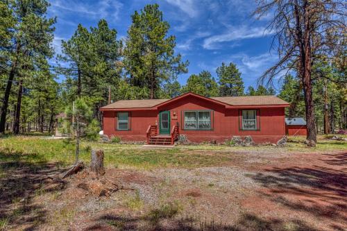 Parks Haus | Gorgeous Historic 3 BR Log Cabin w Forest Views 20 Minutes from Flagstaff Now with Wi-Fi