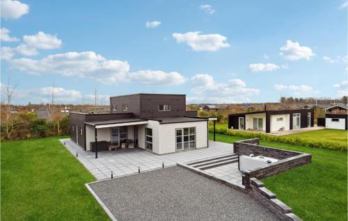 Skaven Strand Haus | Gorgeous Home In Tarm With Kitchen