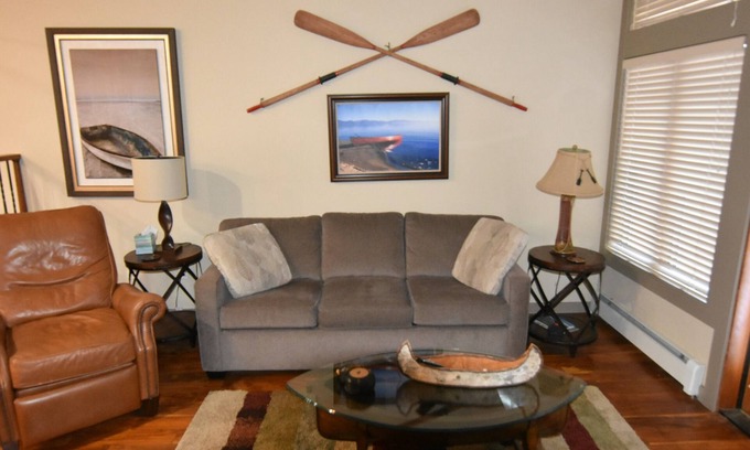 Incline Village Eigentumswohnung | Wunderschöne, 100% renoviert, Tahoe Condo, zu Fuß zum Strand & Hyatt