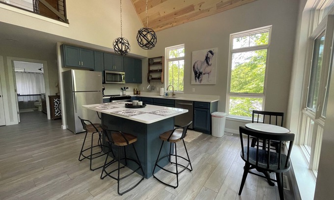 Burkesville Haus | Gorgeous new 3 bdr house right by entrance to Dale Hollow Lake State Resort Park