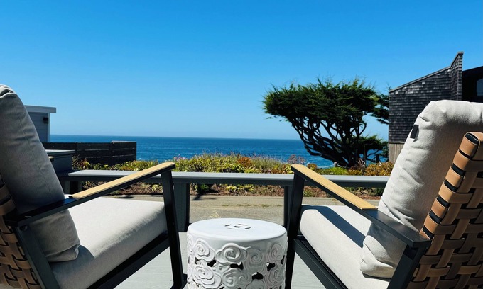 Bodega Bay Haus | Gorgeous Ocean and Sunset Views from Cliff Side Cottage
