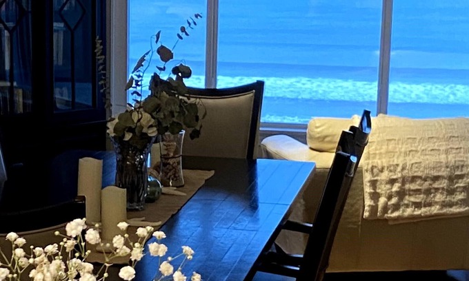 Cocoa Beach Eigentumswohnung | GORGEOUS OCEAN FRONT Condo! 3BR/2BAn3 Month Rental ONLY July 1st -Sep 30th 2025