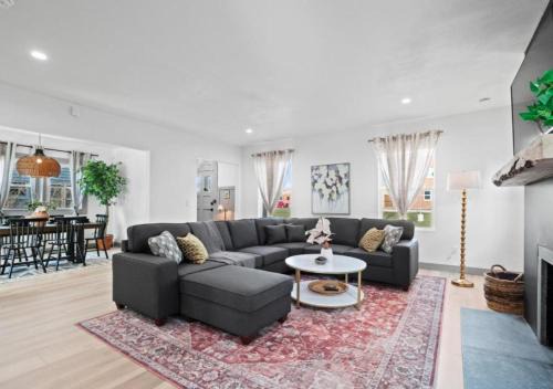 Firestone Park Haus | Gorgeous Remodel Game Room Sleeps 8