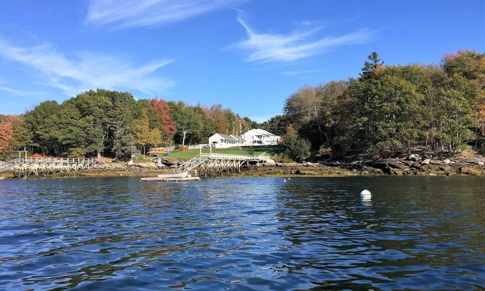 East Boothbay Eigentumswohnung | Herrliche Sonnenuntergänge auf ruhigen Küstenstrand Linkin Bay bei Ebbe, dockfloat