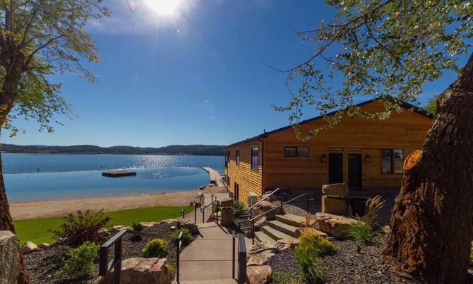 Valley Haus | Gorgeous Triplex Unit With Spectacular Lake Views!