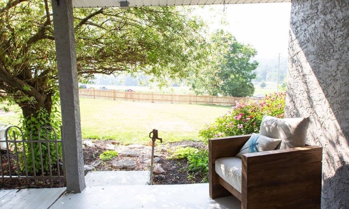 Wagontown Haus | Gorgeous View Guest House in Amish Country