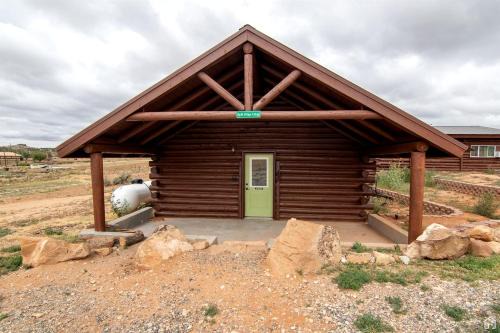 Blanding Haus | Gorgeous Wooden Rustic Cabin in Blanding, Utah
